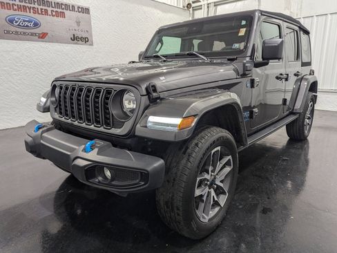 Used 2024 Jeep Wrangler Sport S image 2