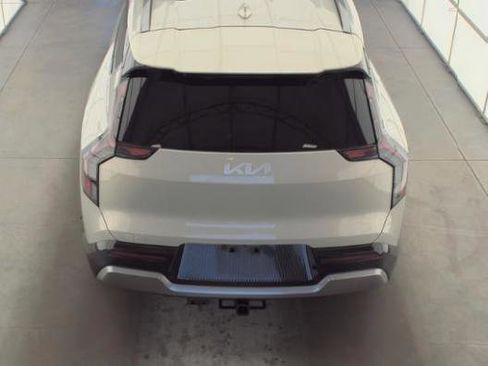 Used 2024 Kia EV9 Land AWD/4WD image 7