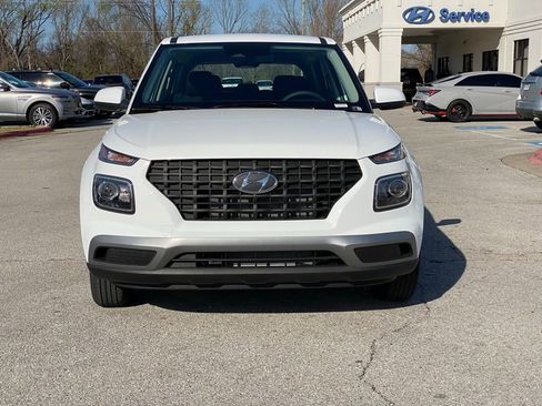 New 2026 Hyundai Venue SE image 2