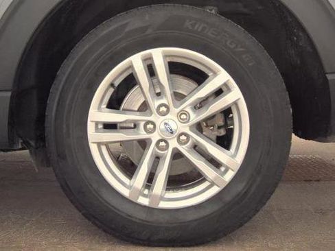 Used 2023 Ford Explorer XLT image 7