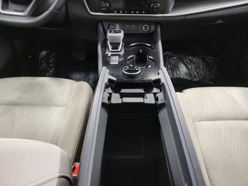 Used 2025 Nissan Rogue SV image 16