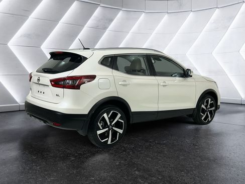 Used 2021 Nissan Rogue Sport SL w/ Premium Package FWD image 4
