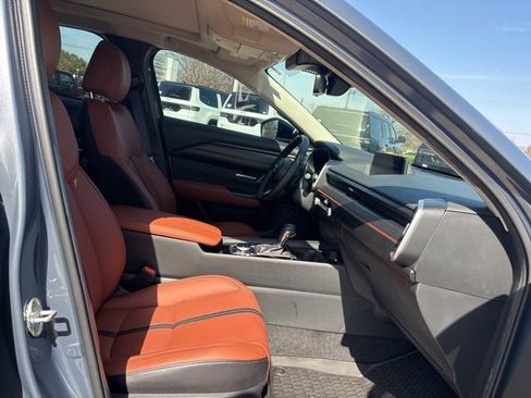 Used 2025 MAZDA CX-50 Meridian Edition image 13