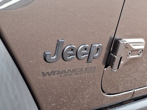 Used 2022 Jeep Wrangler Unlimited Willys image 29