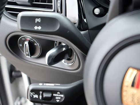 New 2026 Porsche Macan image 32