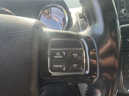 Used 2019 Dodge Grand Caravan SXT FWD image 22