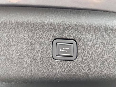 Used 2023 Buick Enclave Essence w/ Experience Buick Package AWD/4WD image 17