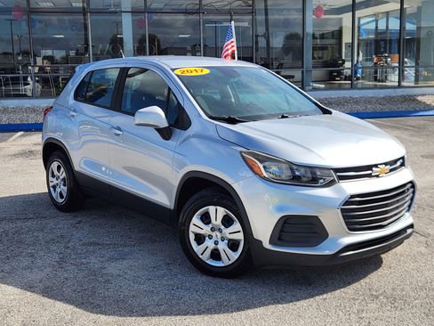 Used 2017 Chevrolet Trax LS image 2