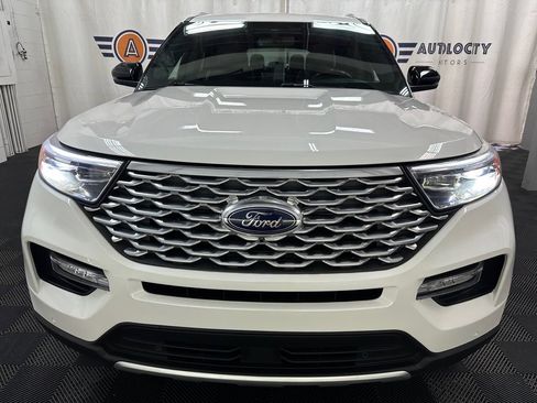 Used 2022 Ford Explorer Platinum w/ Class IV Trailer Tow Package AWD/4WD image 3