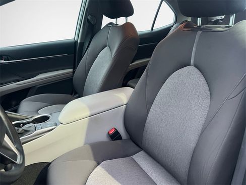 Used 2022 Toyota Camry LE image 12