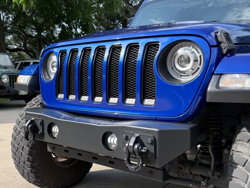 Used 2019 Jeep Wrangler Unlimited Sahara AWD/4WD image 3