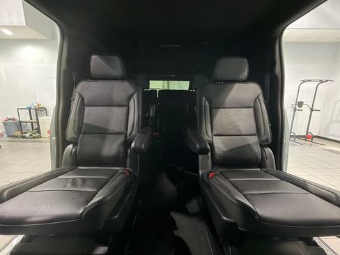 Used 2025 GMC Yukon XL Denali AWD/4WD image 26