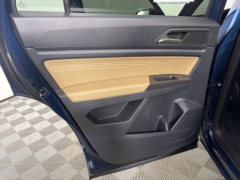 Used 2022 Volkswagen Atlas Cross Sport SEL R-Line image 17