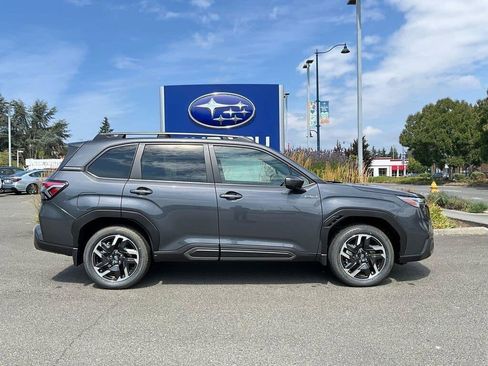 Used 2025 Subaru Forester Limited AWD/4WD image 9