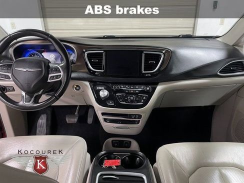 Used 2018 Chrysler Pacifica Touring-L Plus w/ Advanced Safetytec Group FWD image 14