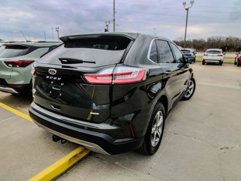 Used 2024 Ford Edge SEL w/ Convenience Package image 3