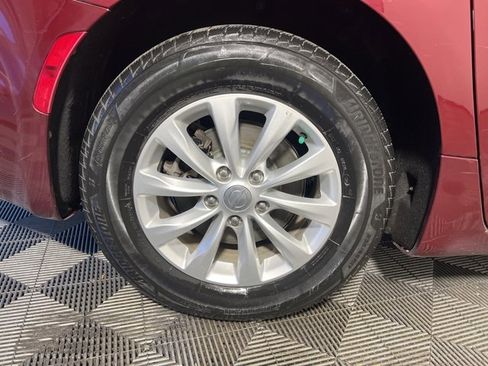 Certified 2017 Chrysler Pacifica Touring-L image 7