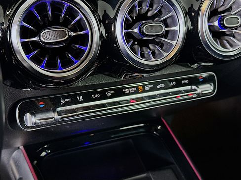 Used 2023 Mercedes-Benz GLB 250 image 23