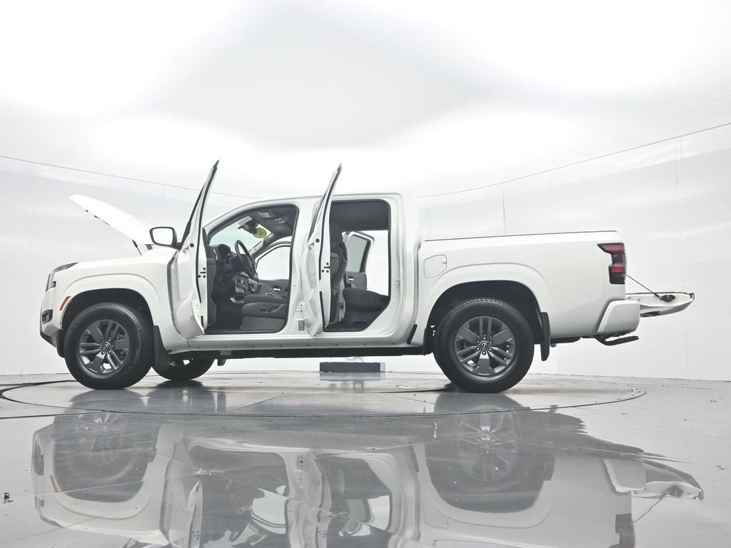 Used 2025 Nissan Frontier SV RWD image 51