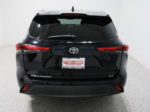 Used 2021 Toyota Highlander XLE image 8