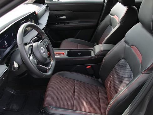 Used 2025 Nissan Kicks SR AWD/4WD image 15
