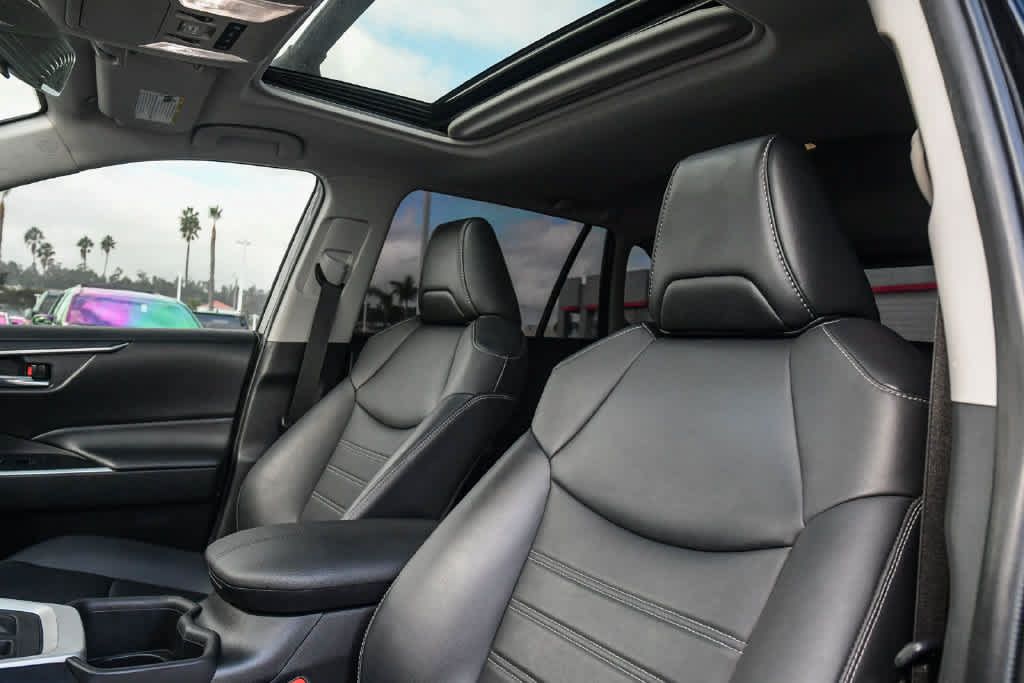 Used 2022 Toyota RAV4 XLE Premium FWD image 18