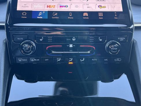 New 2025 Jeep Grand Cherokee Limited image 7