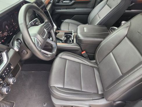 Used 2025 GMC Yukon Denali AWD/4WD image 12