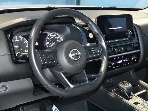 Used 2025 Nissan Pathfinder SV AWD/4WD image 2