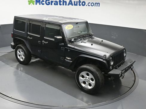 Used 2014 Jeep Wrangler Unlimited Sahara w/ Dual Top Group AWD/4WD image 3