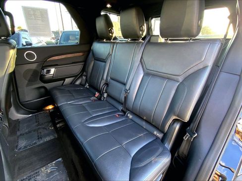 Used 2020 Land Rover Discovery HSE image 19