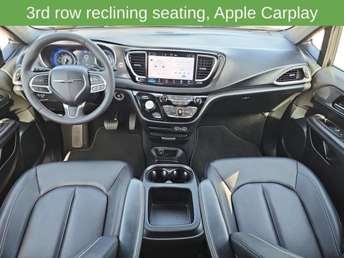 Used 2025 Chrysler Pacifica Select FWD image 9