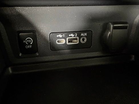 Used 2025 Nissan Sentra SV FWD image 30
