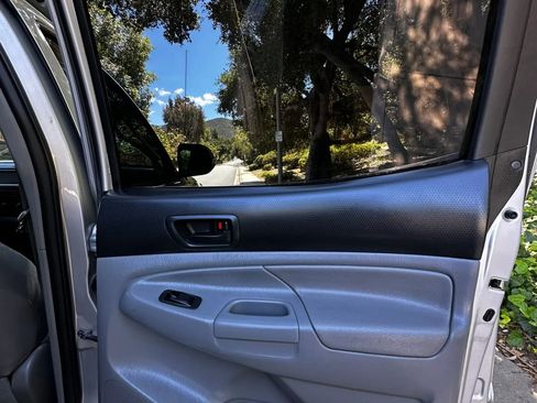 Used 2013 Toyota Tacoma PreRunner w/ TRD Sport Pkg RWD image 21