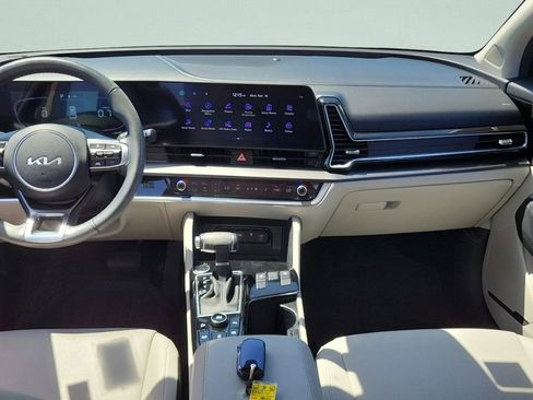 Used 2024 Kia Sportage EX image 11