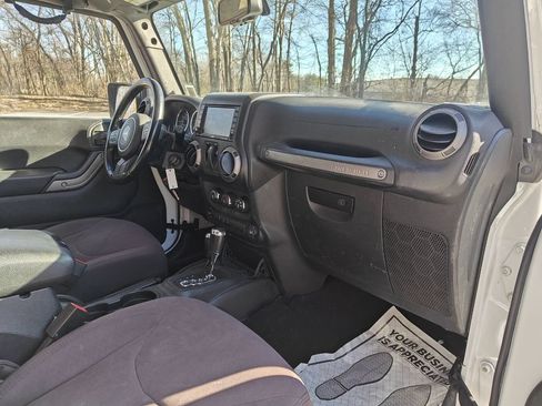 Used 2015 Jeep Wrangler Sport AWD/4WD image 16