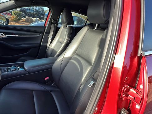 Used 2019 MAZDA MAZDA3 Hatchback w/ Preferred Package image 17