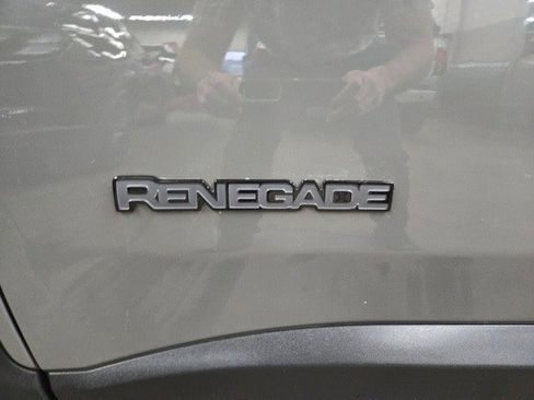 Used 2022 Jeep Renegade Altitude image 9