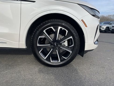 Used 2024 Lincoln Nautilus Reserve image 37