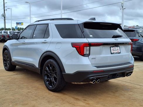 Used 2025 Ford Explorer Platinum w/ Ultimate Package RWD image 2