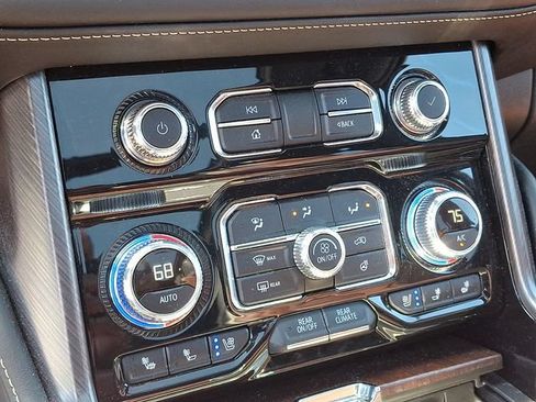 Used 2024 GMC Yukon Denali Ultimate AWD/4WD image 15