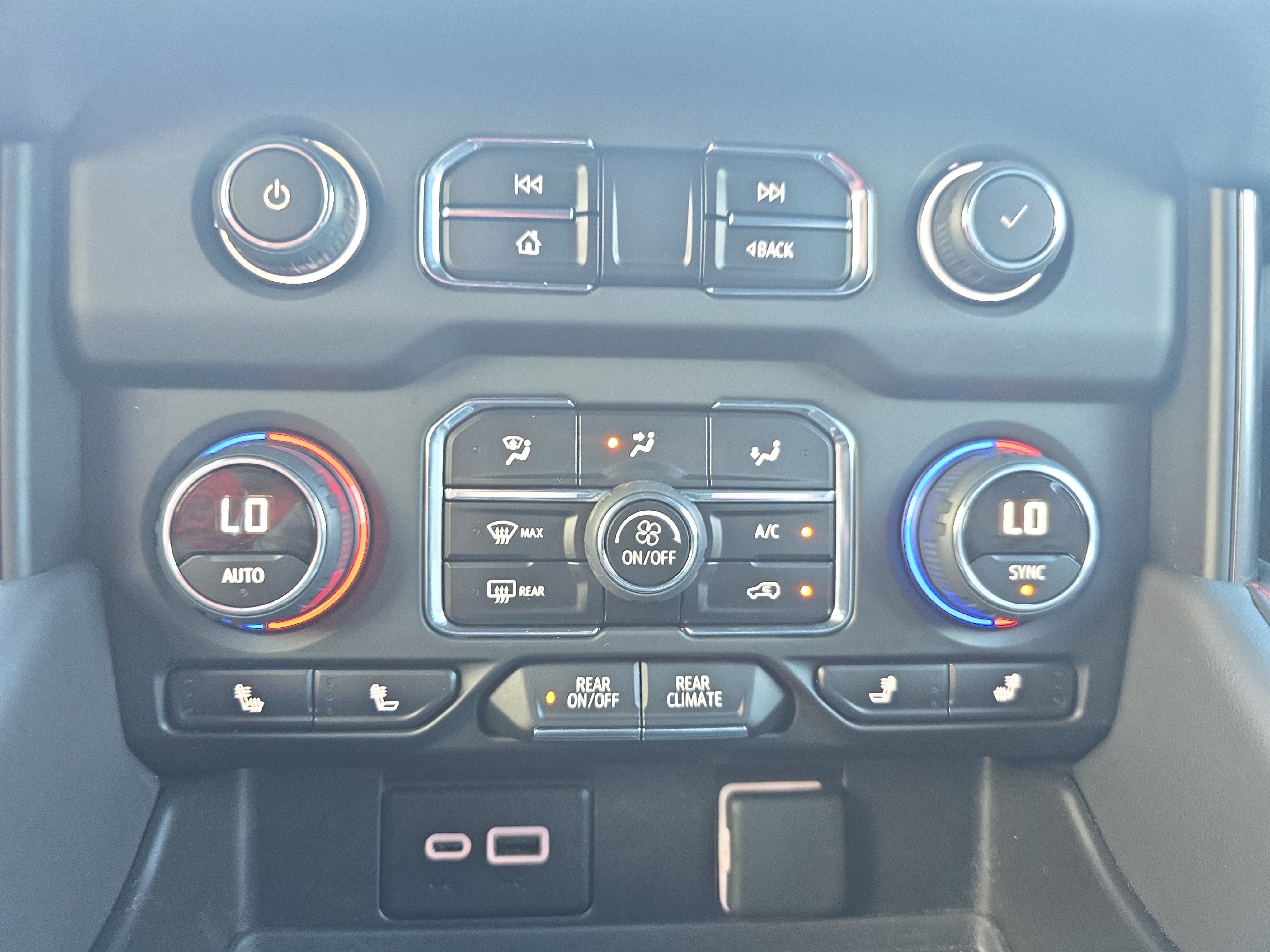 Used 2024 Chevrolet Tahoe RST w/ Luxury Package AWD/4WD image 20