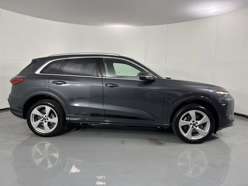 Used 2025 Audi Q5 Premium Plus w/ Premium Plus AWD/4WD image 38