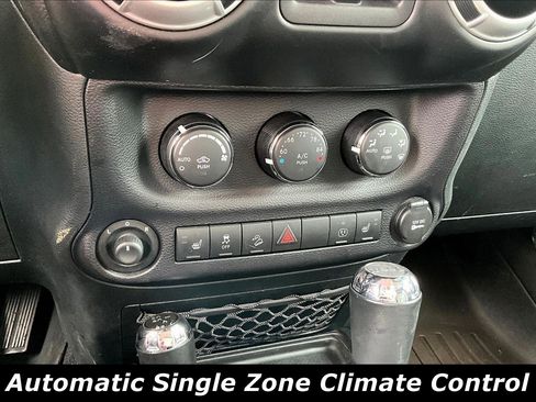 Used 2015 Jeep Wrangler Unlimited Rubicon AWD/4WD image 15