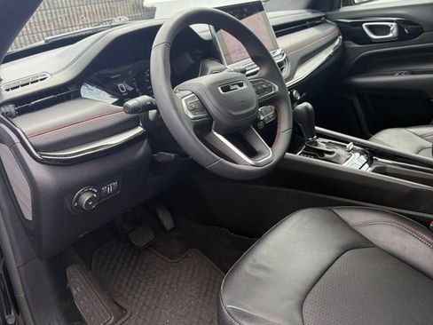 Used 2025 Jeep Compass Trailhawk AWD/4WD image 5