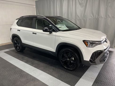 New 2026 Volkswagen Taos SE AWD/4WD image 2
