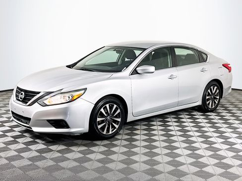 Used 2017 Nissan Altima 2.5 SV image 4
