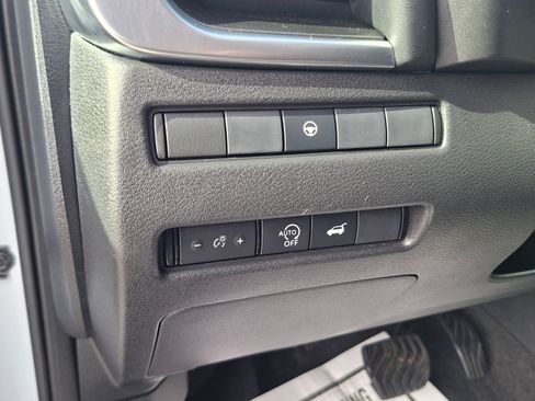Certified 2024 Nissan Rogue SV FWD image 10