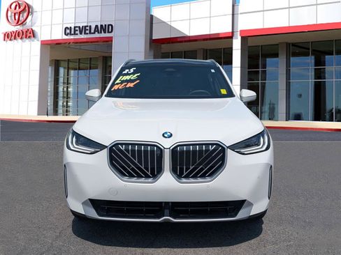 Used 2025 BMW X3 xDrive30i w/ Premium Package AWD/4WD image 3
