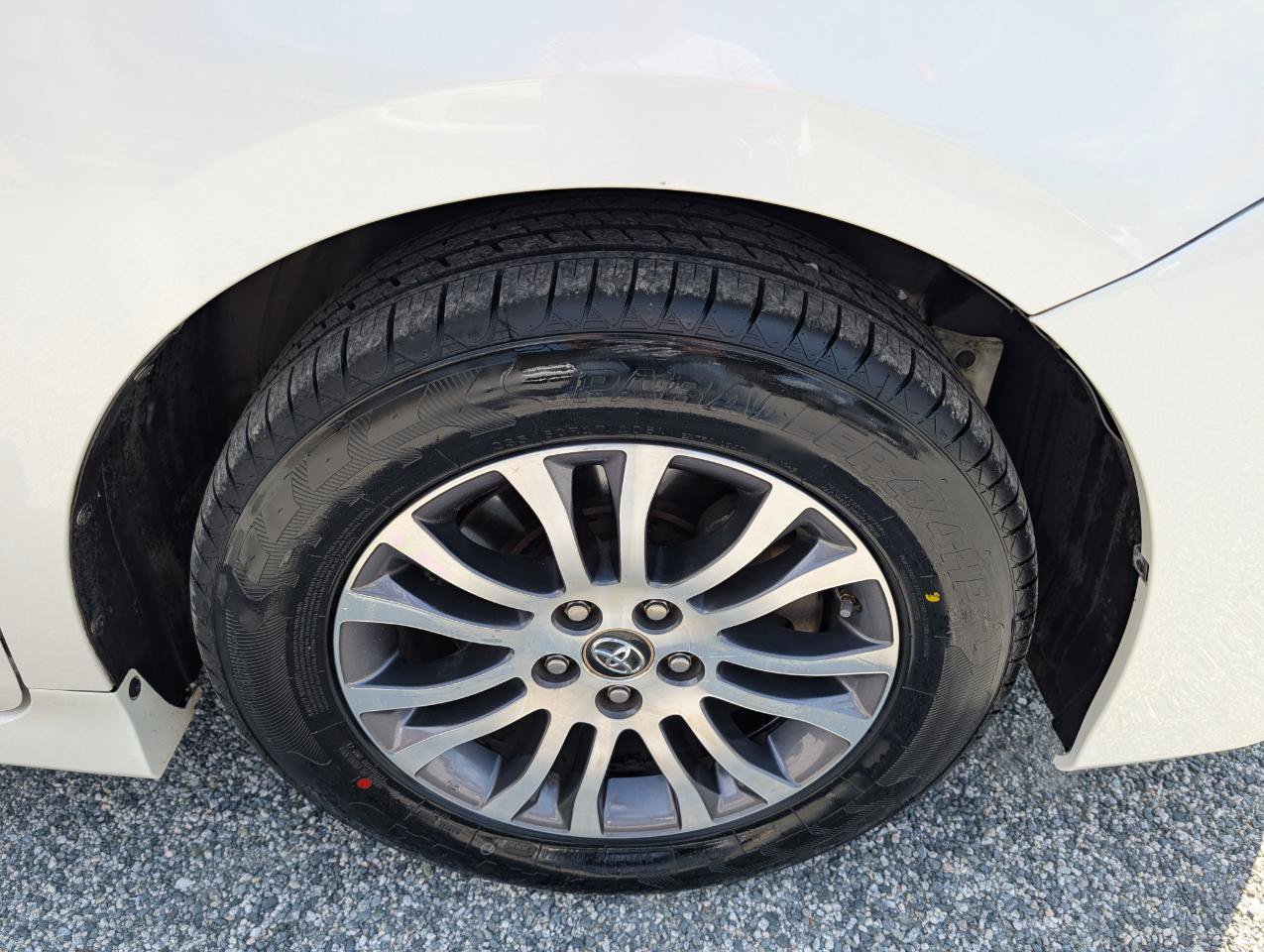 Used 2020 Toyota Sienna XLE w/ XLE Navigation Package FWD image 4